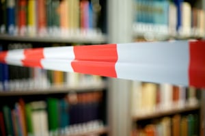 Rood-wit gesponnen afzetlint