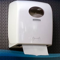 Kimberly Clark Scott Slimroll handdoek, 1-laags, 165meter per rol, kleur wit. Verpakt per 6rol