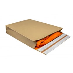 Papieren verzendenveloppen