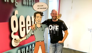 Onze inkoper samen met de kartonnen pop van JIPSnel