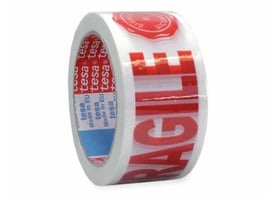 tesa® Plakband "FRAGILE" 50 mm x 66 m, asgat 76 mm (rol 66 meter)